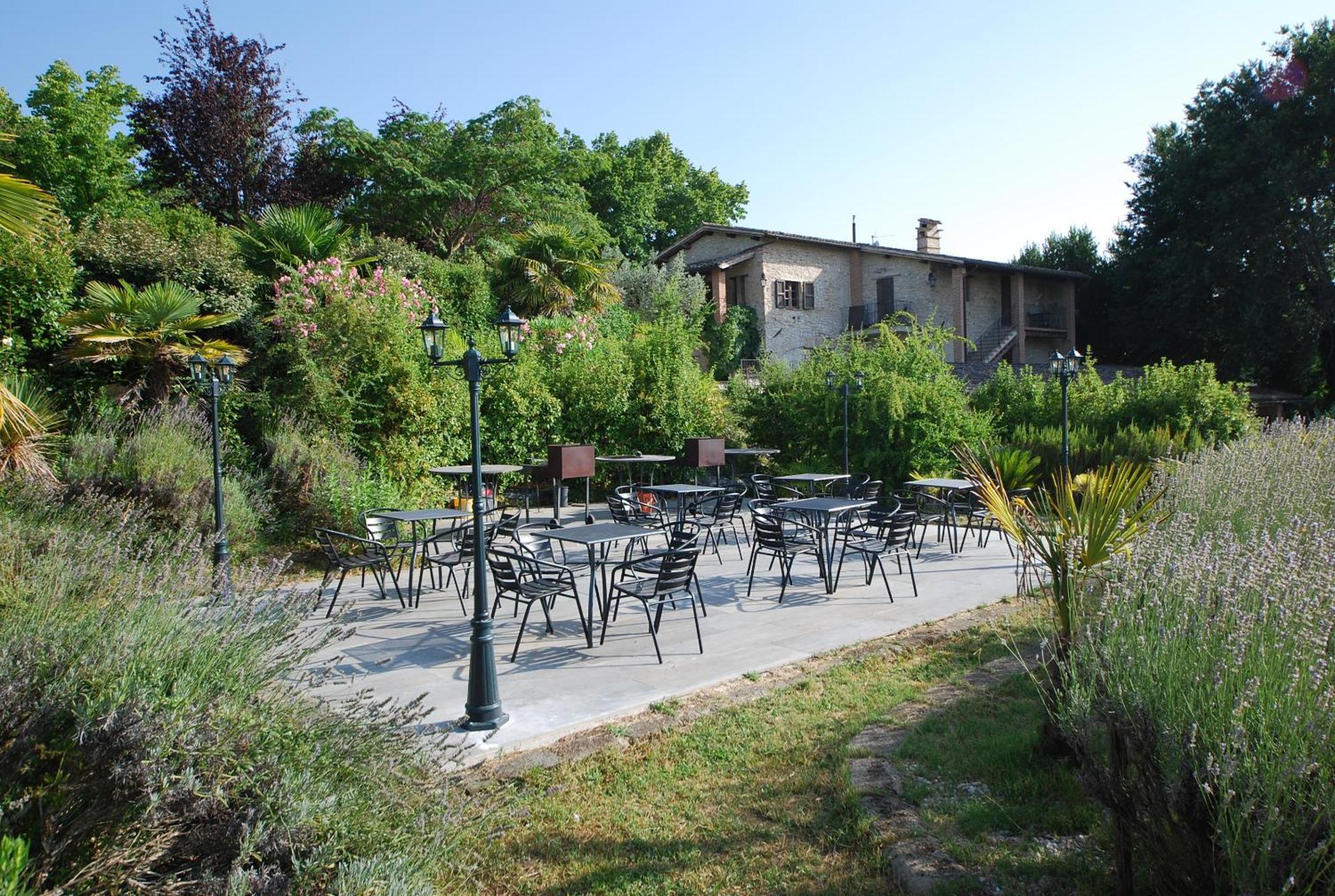Spoleto By The Pool Pensionat Exteriör bild