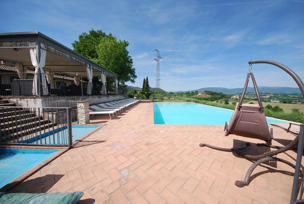 Spoleto By The Pool Pensionat Exteriör bild