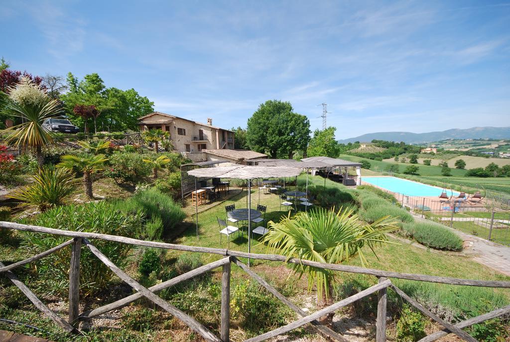 Spoleto By The Pool Pensionat Exteriör bild